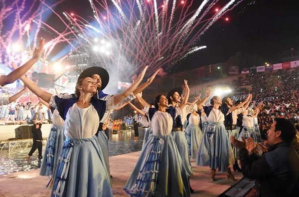 MAs de 3.000 fiestas populares refuerzan la identidad de los destinos